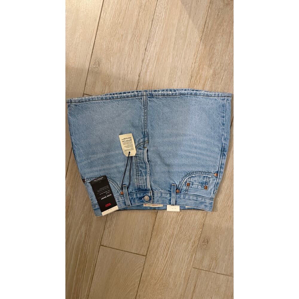 Levi’s Premium Icon Skirt – Light Wash – Size 26 NWT